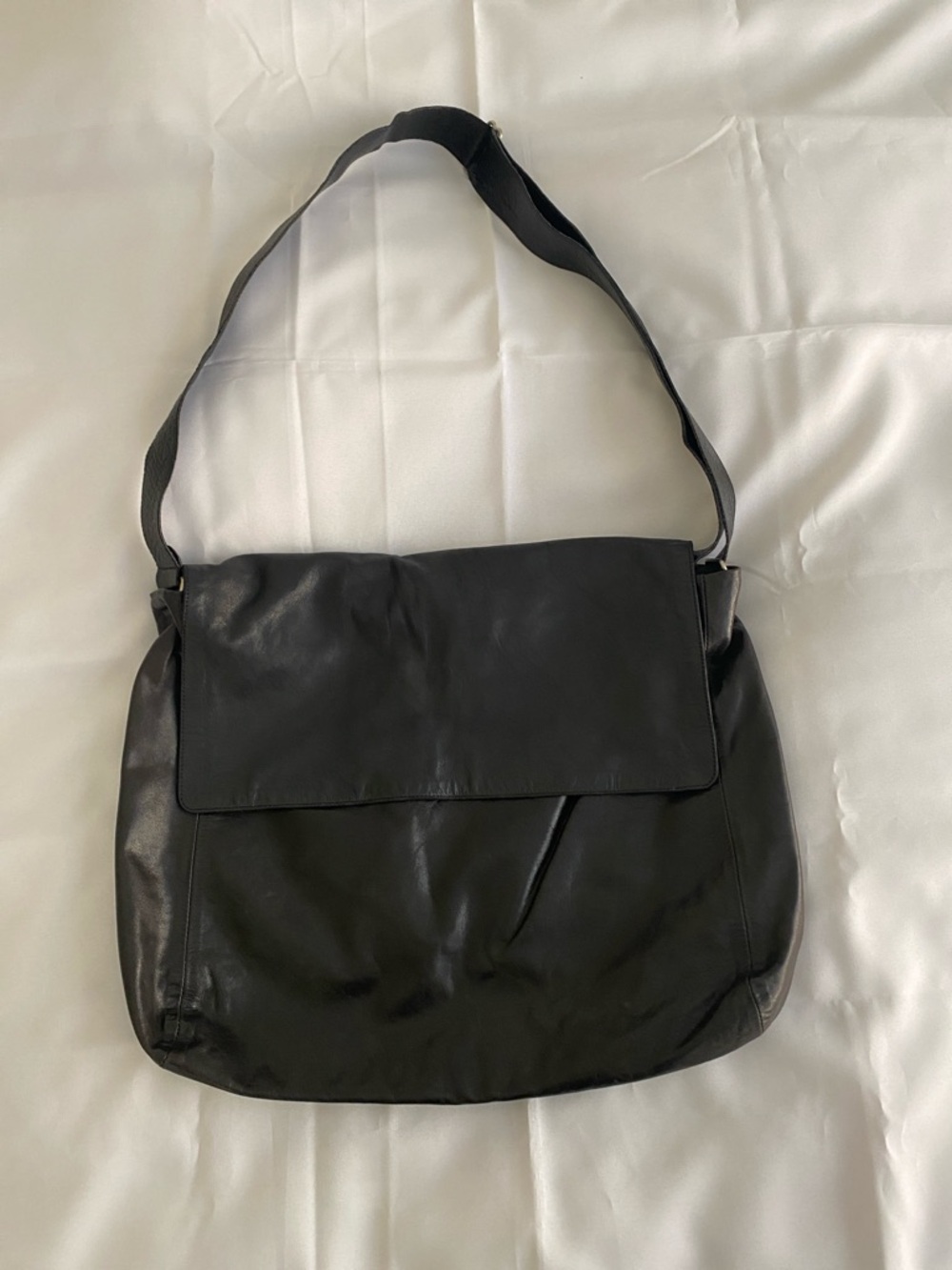 Minimalist Black Leather Crossbody Shoulder Messenger Bag